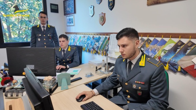 Operazione “Fast food” a Prato nel mondo della ristorazione: 140 irregolari, 15 locali chiusi