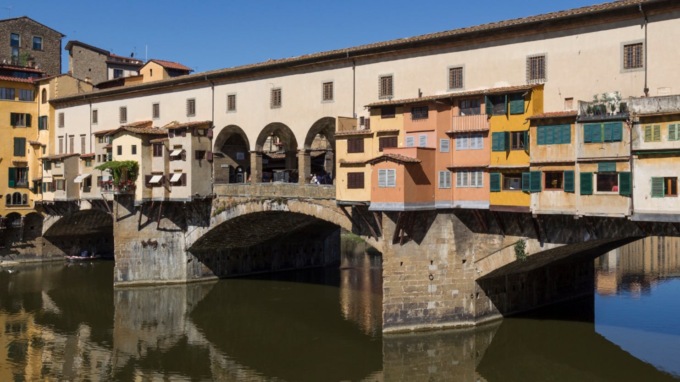 Firenze, dopo 8 anni riapre il Corridoio Vasariano: le novità e gli orari per visitarlo