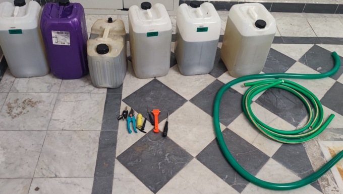 Si aggirava attorno agli autobus di Autolinee Toscane: scoperto a rubare oltre 100 litri di diesel