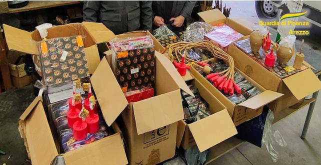 Nella cantina 111kg di fuochi d’artificio abusivi e pericolosi: aveva appena pubblicizzato la vendita sui social