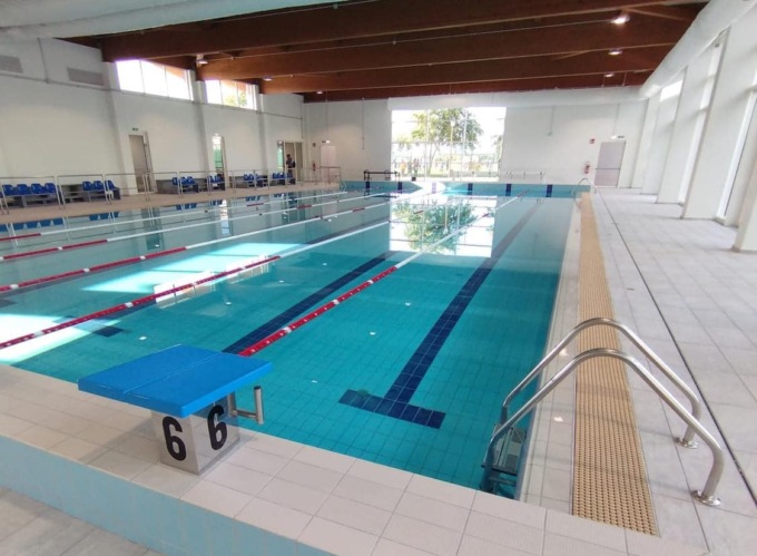 Tragedia nella piscina comunale di Peccioli, 51enne muore mentre stava nuotando