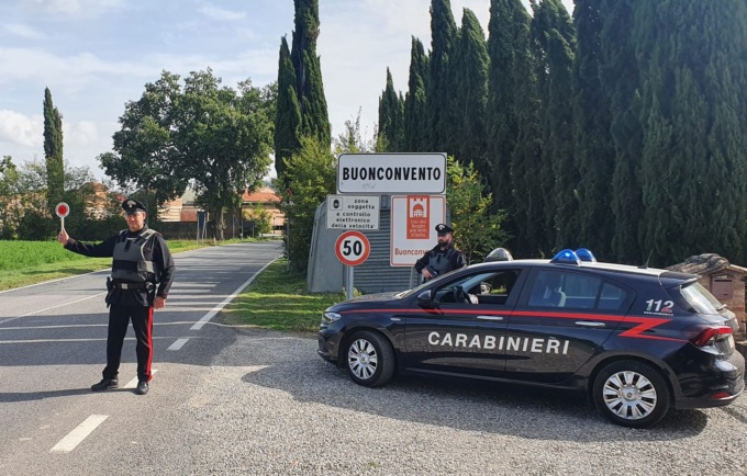 Si fingono carabinieri per truffare un’anziana: “Suo figlio ha causato un grave incidente e ha bisogno di 6mila euro”