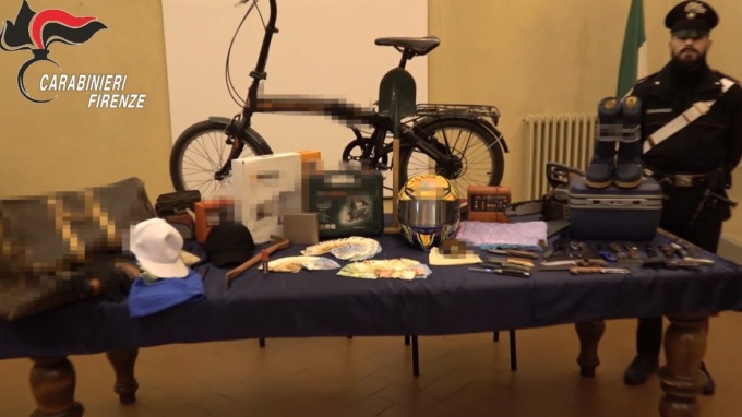 Macinavano chilometri per compiere i furti: sgominata banda di ladri in abitazione