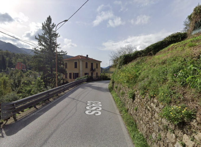 SS 63 chiusa ad Aulla per incidente tra due camion e un’auto