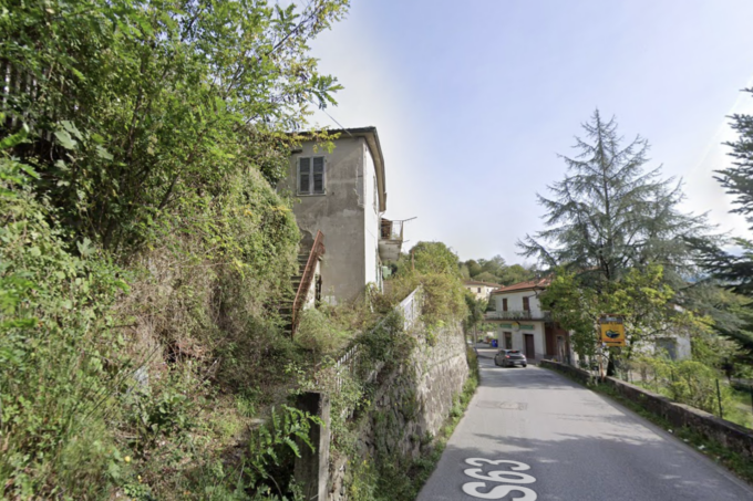 Aulla, trovato morto in un edificio abbandonato: indagini per omicidio