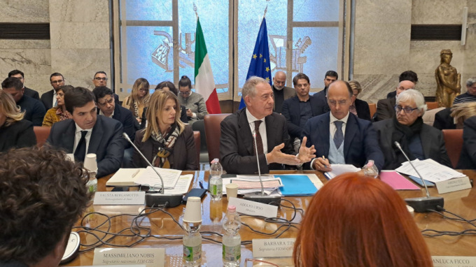 Beko al Mimit: l’azienda conferma chiusura stabilimento nel senese. Il ministro Urso: “Presentino un piano industriale”