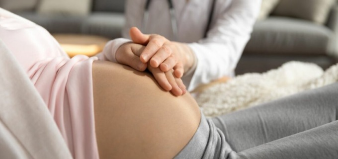 Maternità surrogata, una coppia aretina rischia l’arresto negli Usa