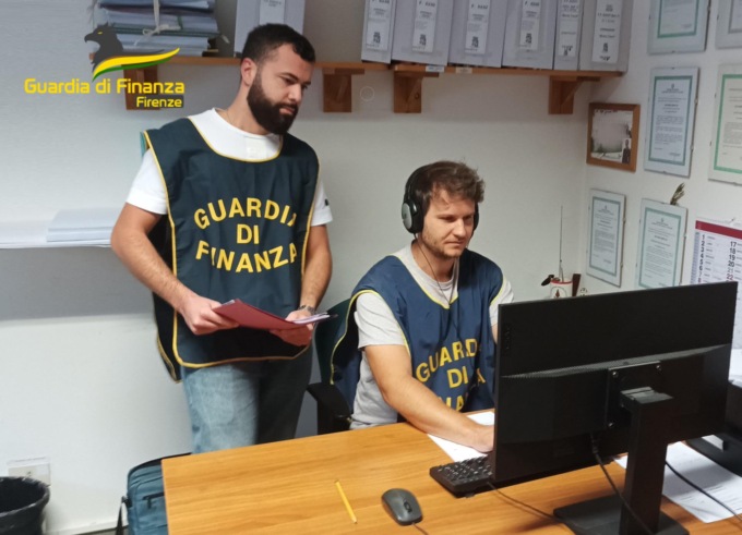 Camorra in Toscana, riciclaggio e fatture false: 17 indagati e sequestri per 30 milioni
