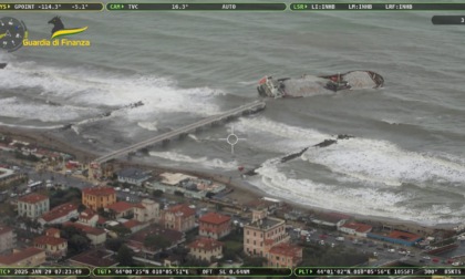 Nave contro il pontile di Marina di Massa: indagato il comandante