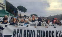 Appalto call center Mondo Convenienza, lavoratori scendono in piazza. Ma le vertenze in Toscana sono molte