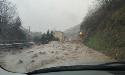 Maltempo Toscana, bomba d'acqua su Firenze. Sotto la lente il livello dei fiumi