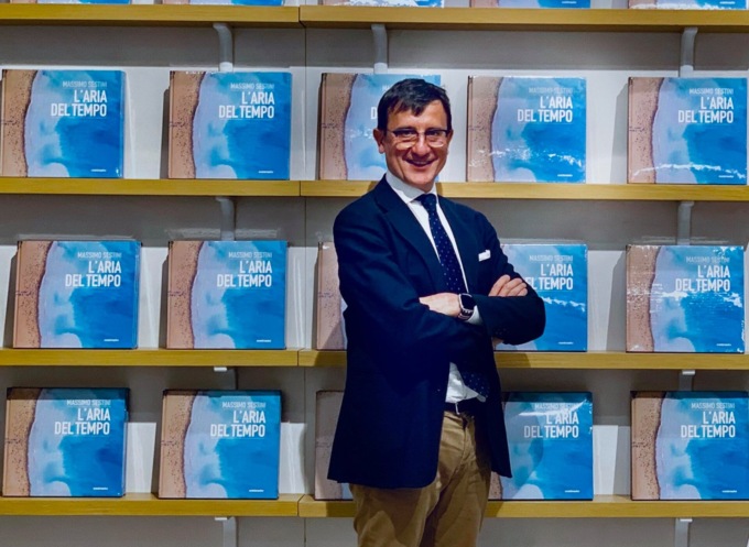Il fotoreporter toscano Massimo Sestini è fuori dal coma