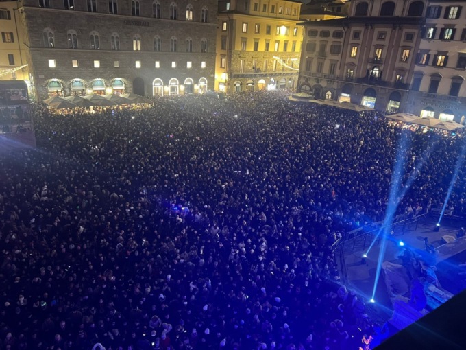 Capodanno, due feriti nella calca per i festeggiamenti a Firenze. Sold out nelle piazze