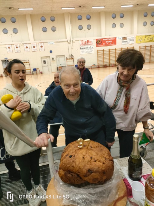 A 97 anni festeggia il suo compleanno in palestra: Antonino Occhipinti non sente il peso dell’età