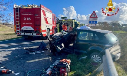 Buonconvento, scontro tra auto e autobus: 50enne in gravi condizioni