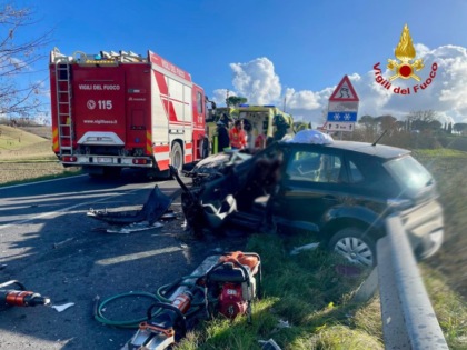 Buonconvento, scontro tra auto e autobus: 50enne in gravi condizioni
