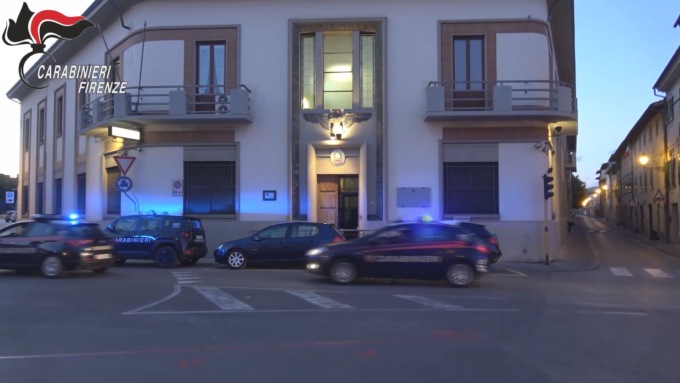 Borgo San Lorenzo, molotov contro la caserma dei Carabinieri