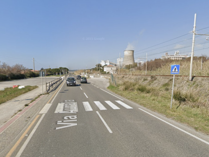 Rosignano, 16enne travolto sulle strisce mentre attraversa la strada: è in gravi condizioni