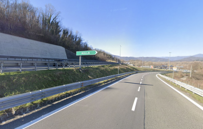 Incidente sulla A15 ad Aulla, sbalzato fuori dal furgoncino: muore 44enne