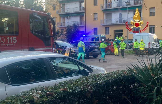 Scandicci, a fuoco un quadro elettrico in un palazzo: residenti bloccati nell’ascensore
