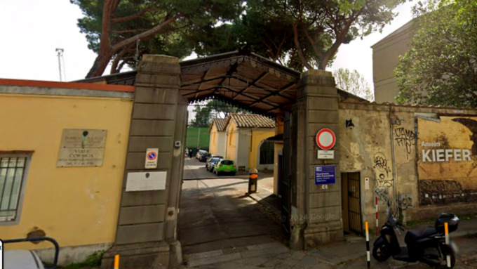 Accoltellato al Cas: ragazzo in fin di vita. Poi la rivolta contro i vigili