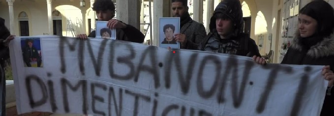 Tensione ai funerali di Maati: spunta anche una lama