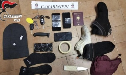 Pisa, presunto ladro fermato nella notte tenta di accoltellare un carabiniere