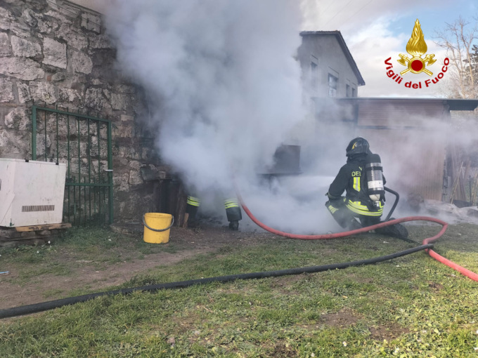 Monticiano (Siena), incendio in un garage: un intossicato