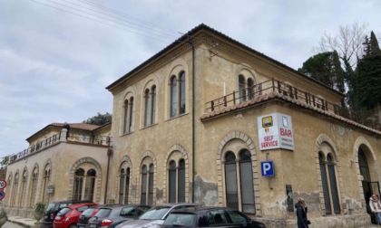 Volterra, dà in escandescenze in ospedale e in caserma: arrestato