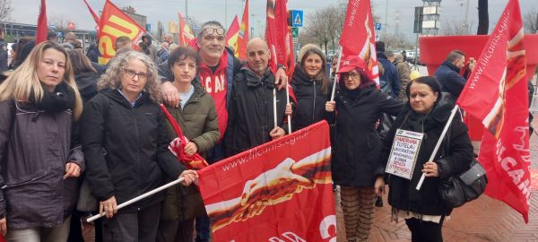Campi Bisenzio, sciopero al Pam Panorama de I Gigli contro la sospensione dei lavoratori