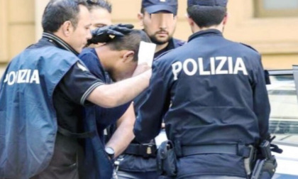 Firenze, 14enne telefona alla polizia: "Venite a casa, il babbo picchia me e la mamma"