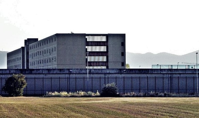 Altra aggressione al carcere di Prato: detenuto scarica l’estintore addosso a poliziotto