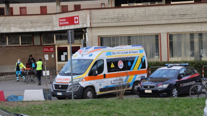 Rapinato e pestato in strada, muore dopo un anno di coma