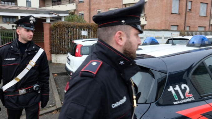 Ruba gratta e vinci e cerca di darsi alla fuga, arrestato