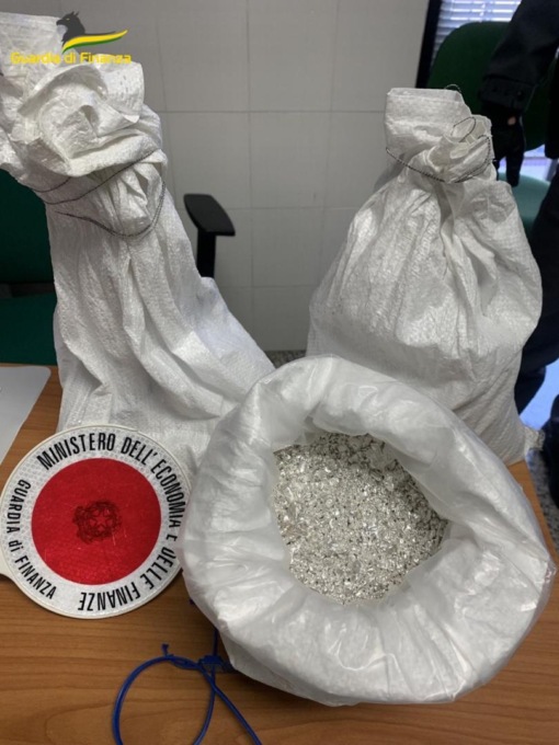 Finanza sequestra ben 60 chilogrammi di argento puro. Erano destinati ad azienda orafa di Arezzo