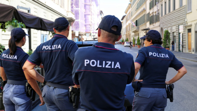Rissa al supermercato, tre persone denunciate: anche l’addetto alla sicurezza