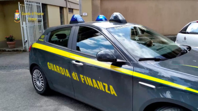 Firenze, corsi mai fatti ma pagati col Pnrr: indagato titolare di una pelletteria