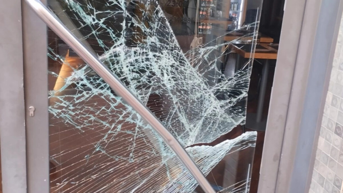 Un’altra spaccata a Firenze: i ladri scappano col fondo cassa