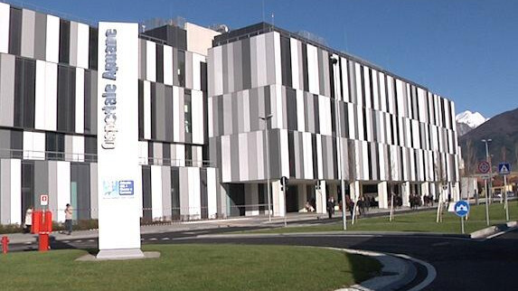 Massa, prende a schiaffi un’infermiera: arrestata una 40enne