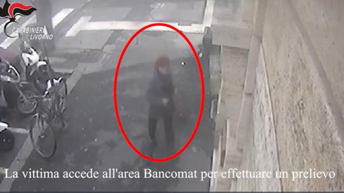 Livorno, rubano 500 euro a un’anziana al bancomat: arrestati