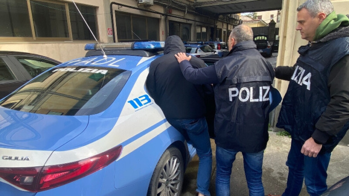 Lucca, finto matrimonio per il permesso di soggiorno: espulso 35enne tunisino