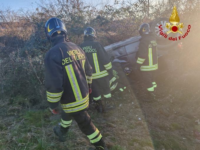 Rapolano (Siena), si ribalta con l’auto: ferito