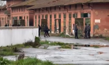 Ex ippodromo Mulina a Firenze, sgombero all'alba. Allontanati in venti