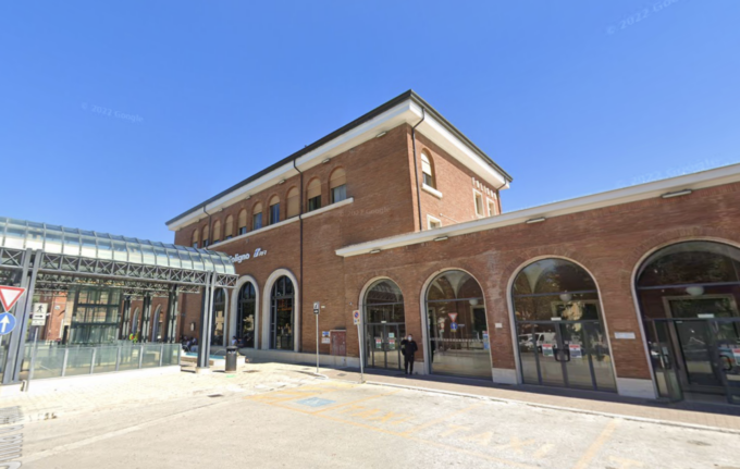 Scende dal treno e viene accoltellato: 25enne di Lucca ferito alla stazione di Foligno