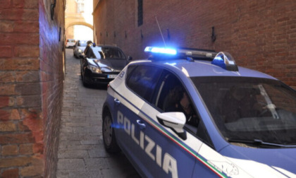 Nascondeva la droga nella scrivania dell'ufficio: in manette una 36enne albanese