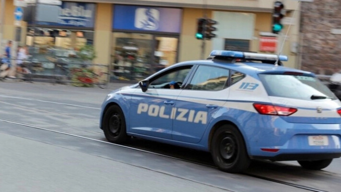 Aggredisce la madre che si rifiuta di dargli dei soldi, arrestato un 19enne