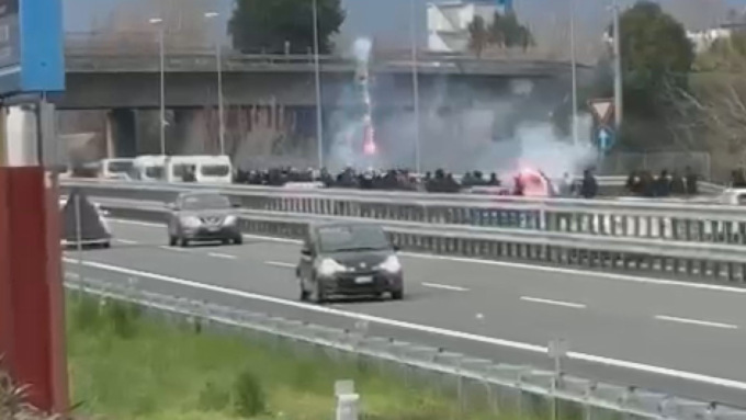 Scontri in Autostrada, trasferte vietate ai tifosi della Lucchese per quattro mesi