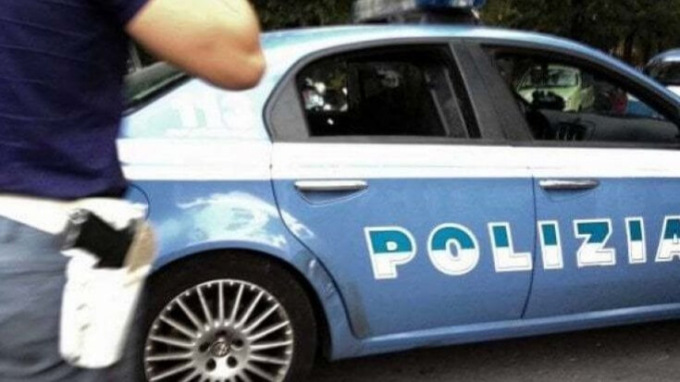 Firenze, il furto finisce a botte. Caos fuori da un supermercato