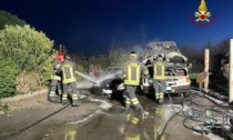 Incendio nel distributore di benzina: in fiamme due furgoni e un'auto