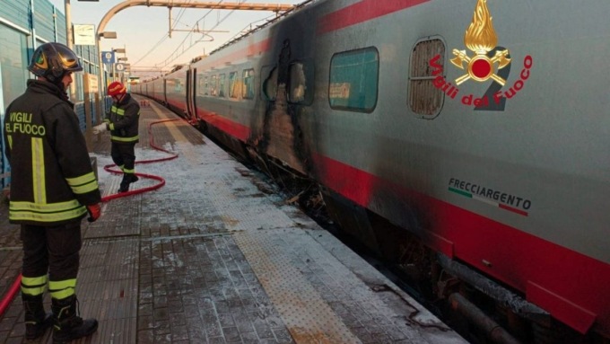 Lastra a Signa, incendio sul treno: stazione chiusa e circolazione bloccata